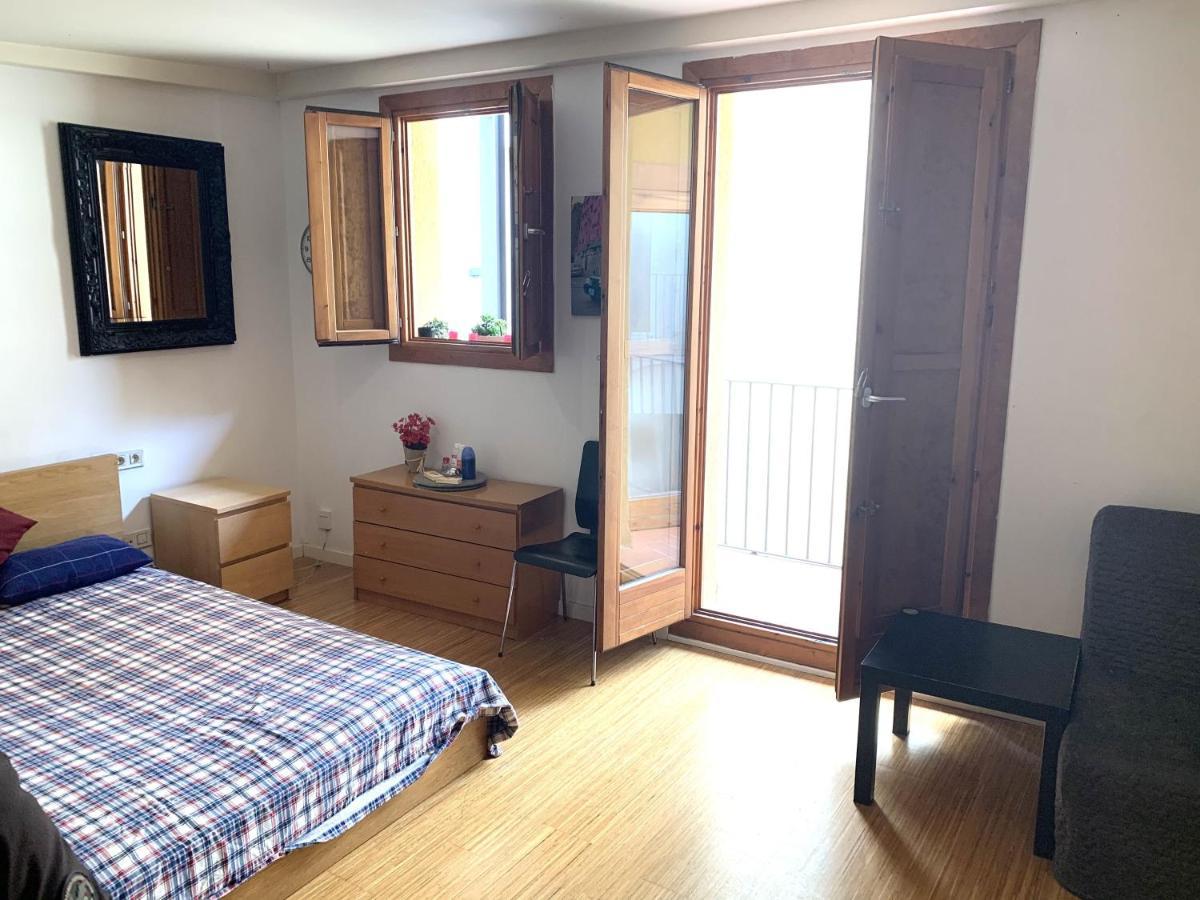 Apartment Next To Ramblas Барселона Екстериор снимка